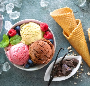 Una bellissima coppa di gelato e frutta di MAstro Cianuri